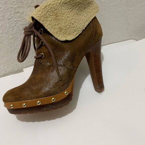 Michael Kors Platform  Lara Studded Ankle Boots Faux Shearling size 6 - Picture 3 of 14